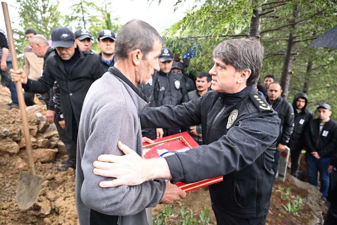 Konya Emniyetini yasa boğan kayıp! Polis memuru Hüseyin Acar toprağa verildi 7